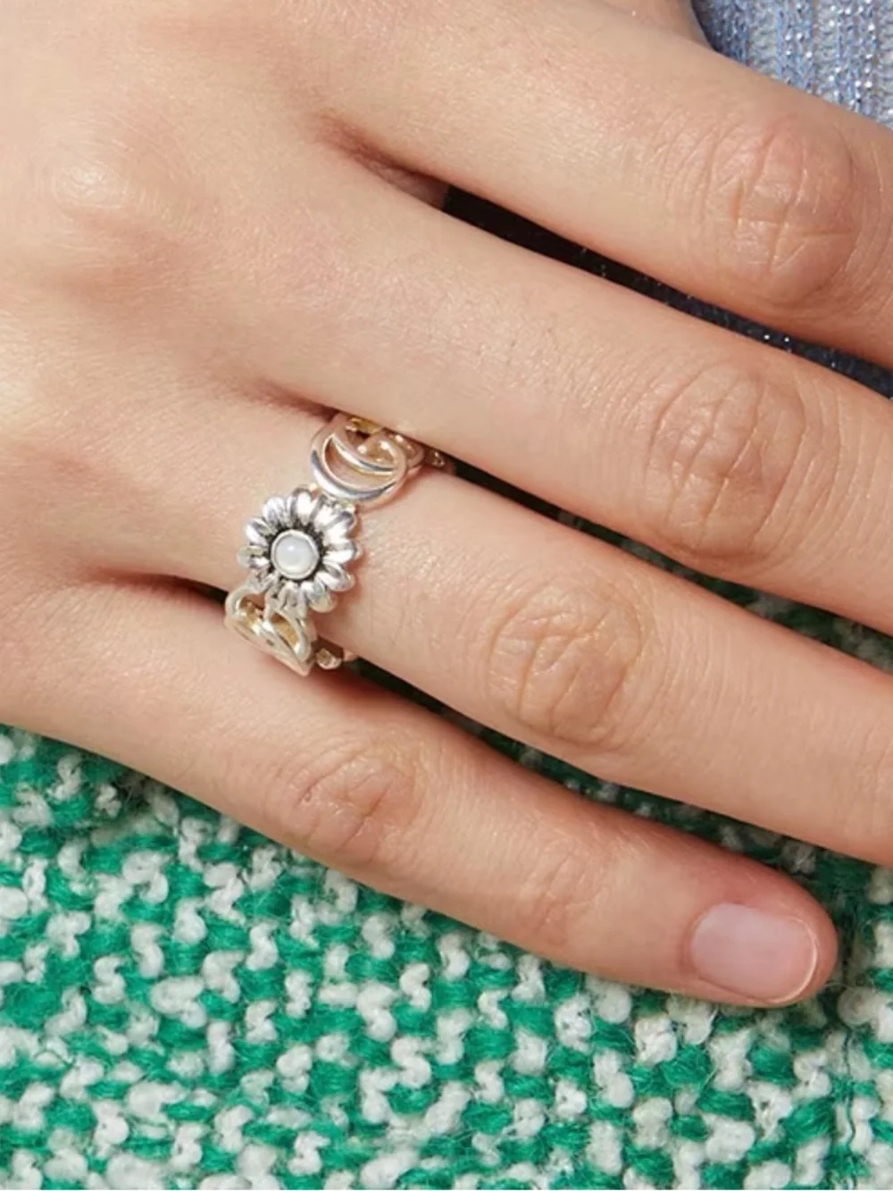 Gucci Silver Daisy Logo Ring with Light Green Ribbon
